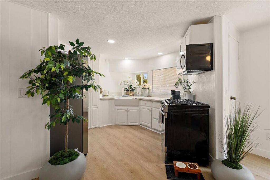18306 Oleander Street Property Photo 10
