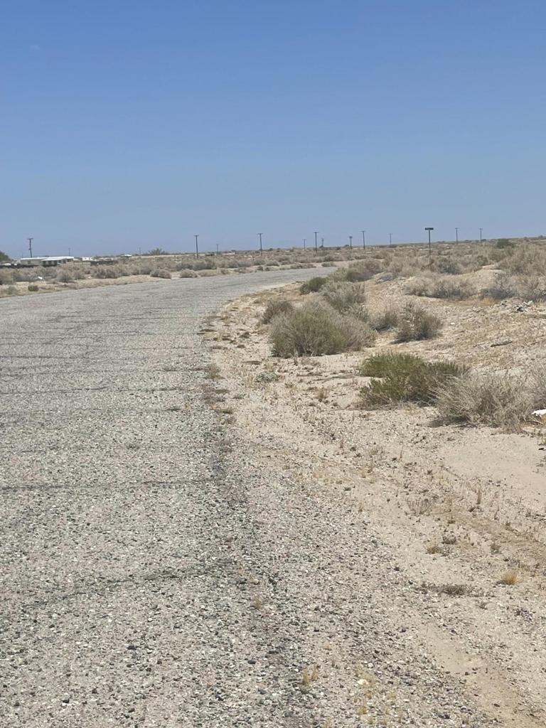 817 Salton Drive Property Photo 4