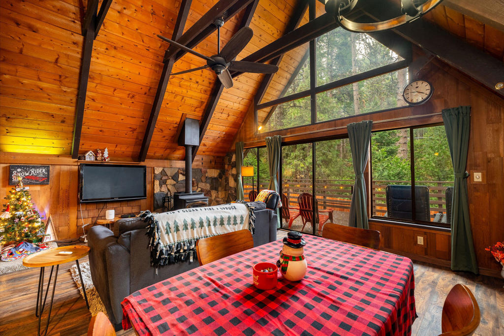 52515 Sunset Drive Property Photo 9
