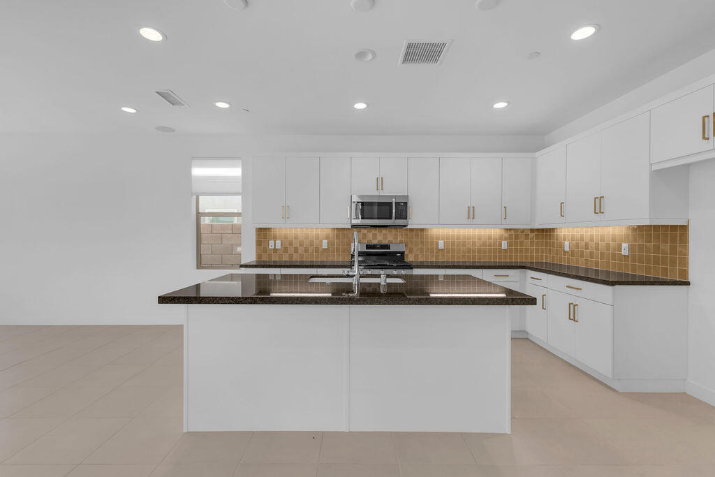 74236 Dexter Street Property Photo 1