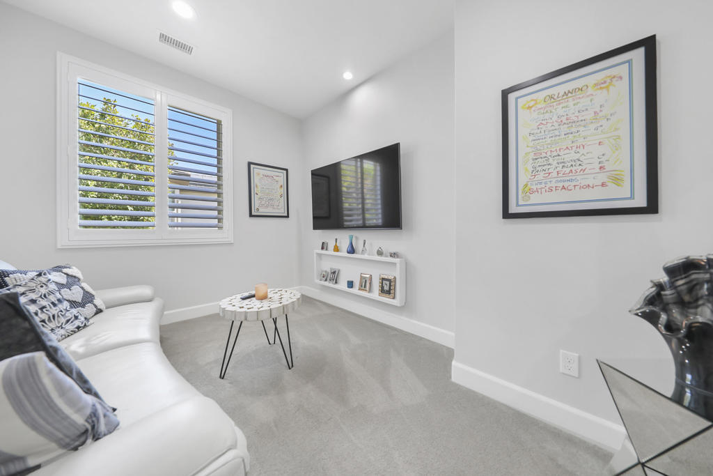 51221 Longmeadow Street Property Photo 6