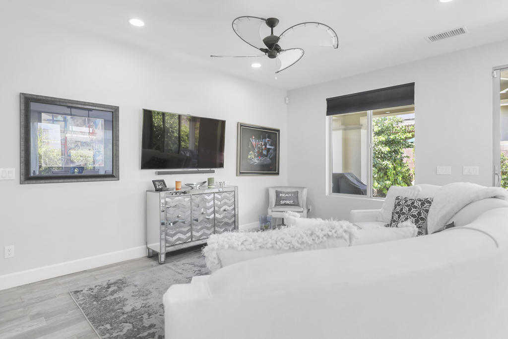 51221 Longmeadow Street Property Photo 8