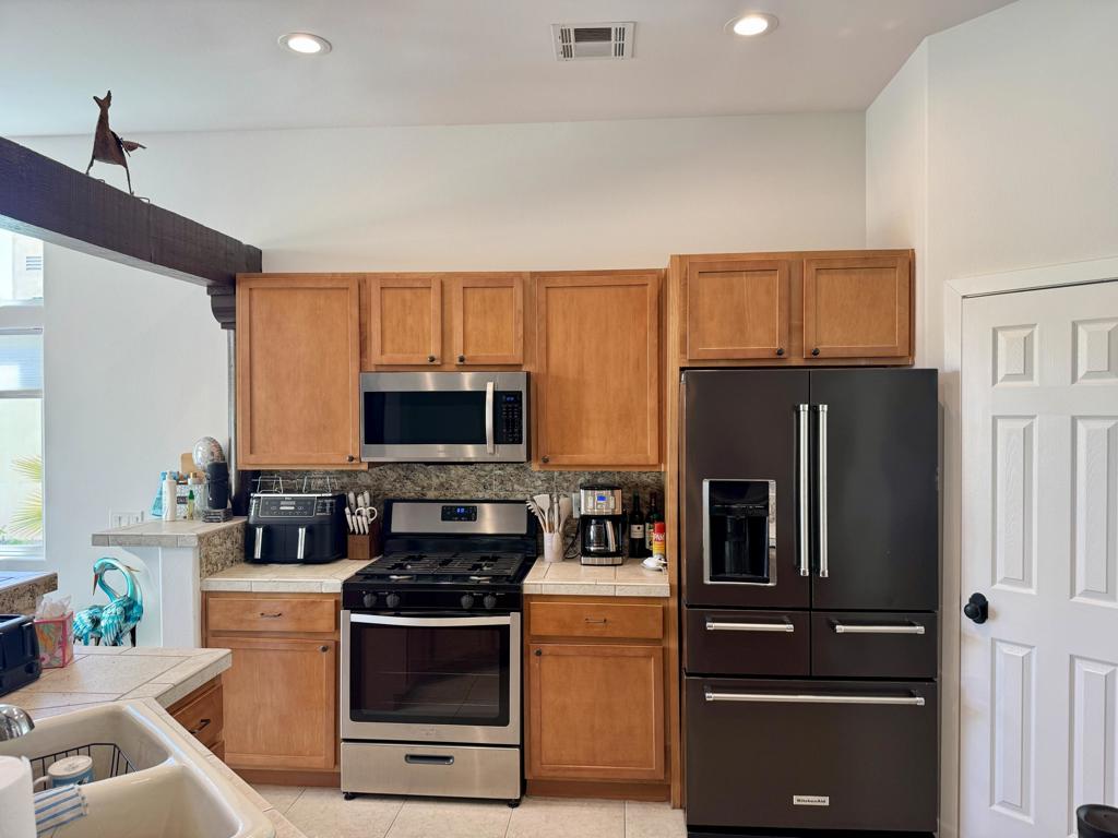 53700 Avenue Madero Property Photo 3