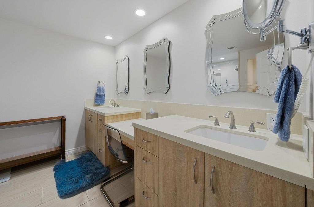 910 Island Drive 114 Property Photo 17