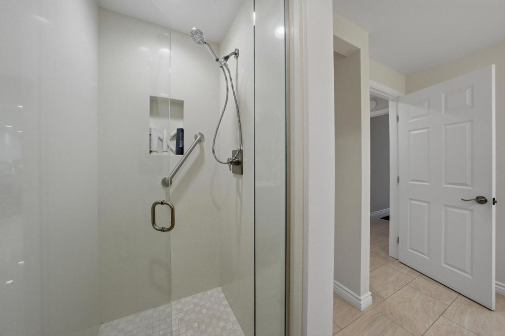 910 Island Drive 114 Property Photo 21