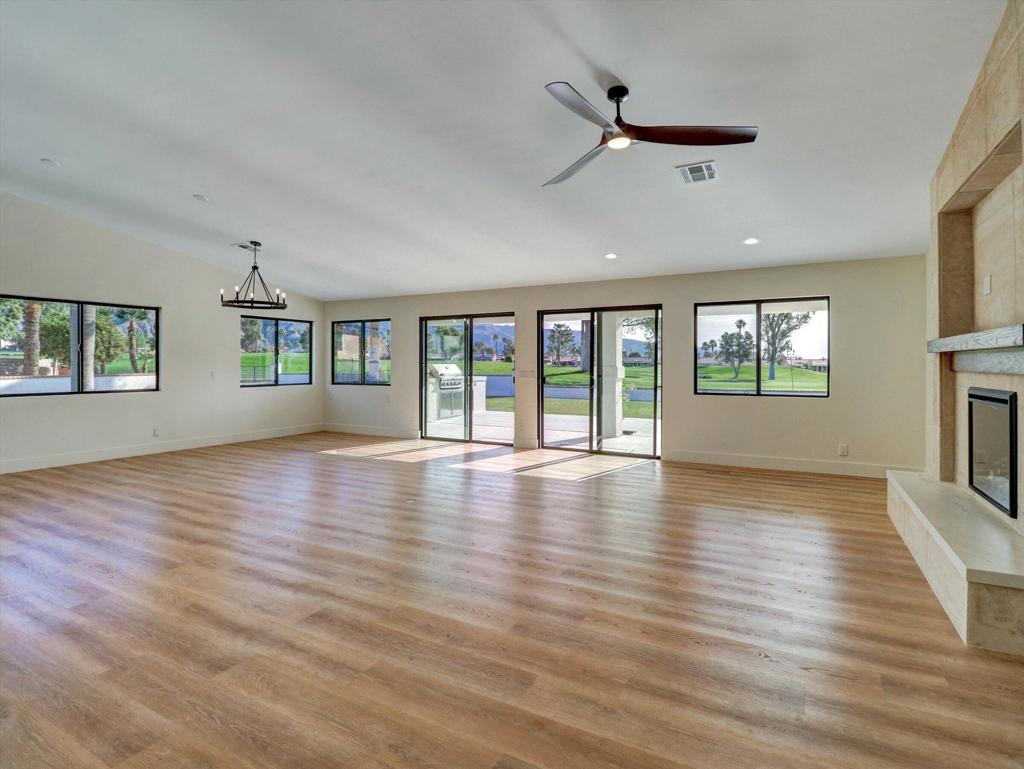 9721 Siwanoy Drive Property Photo 3