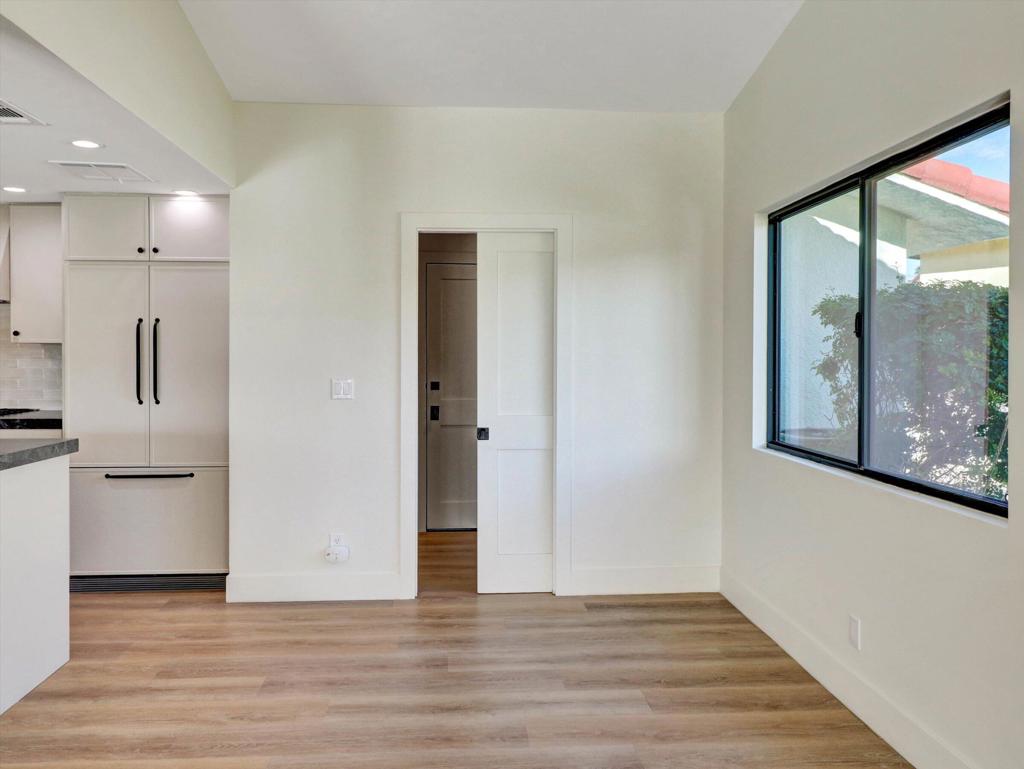 9721 Siwanoy Drive Property Photo 8