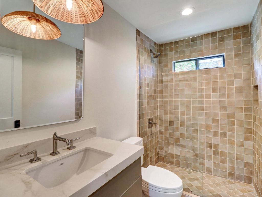9721 Siwanoy Drive Property Photo 18