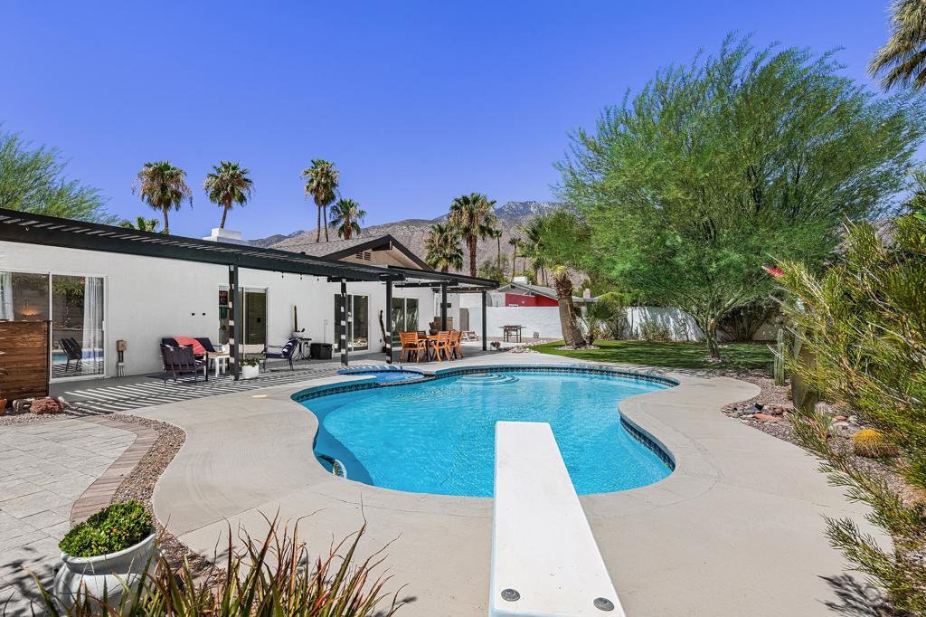 1110 E Vista Chino Property Photo 4