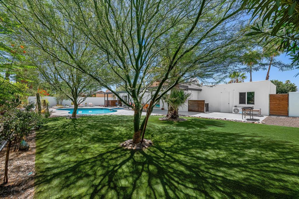 1110 E Vista Chino Property Photo 11