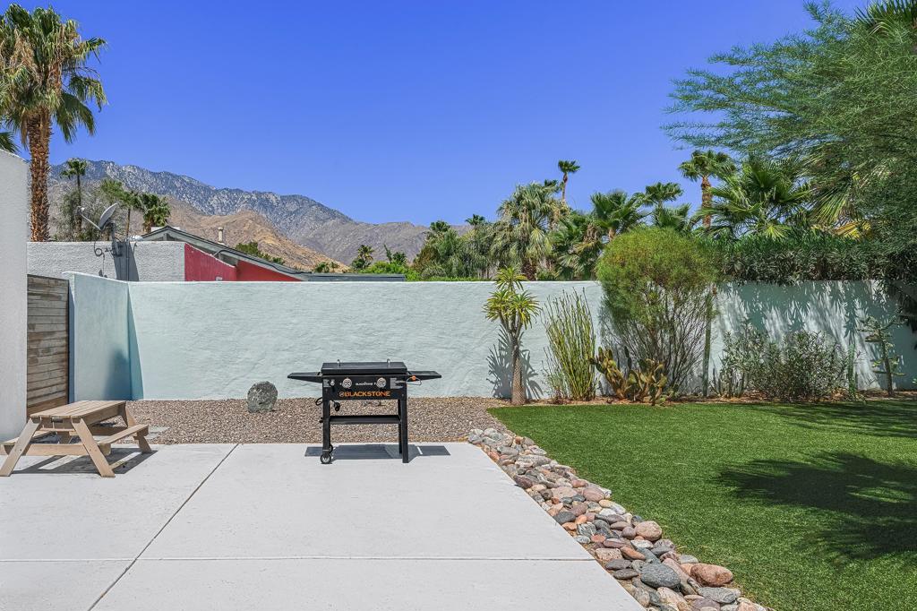1110 E Vista Chino Property Photo 29