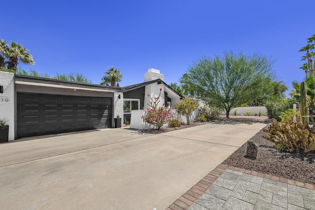 1110 E Vista Chino Property Photo 39