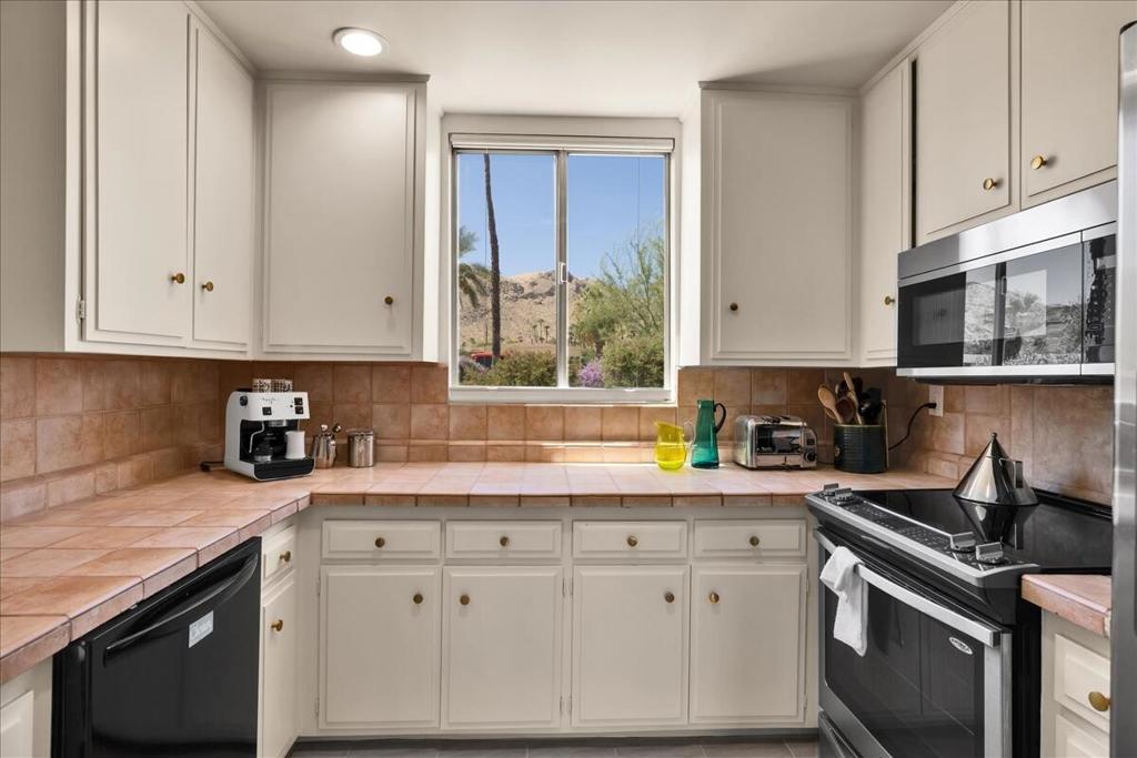 1859 Sandcliff Road Property Photo 11