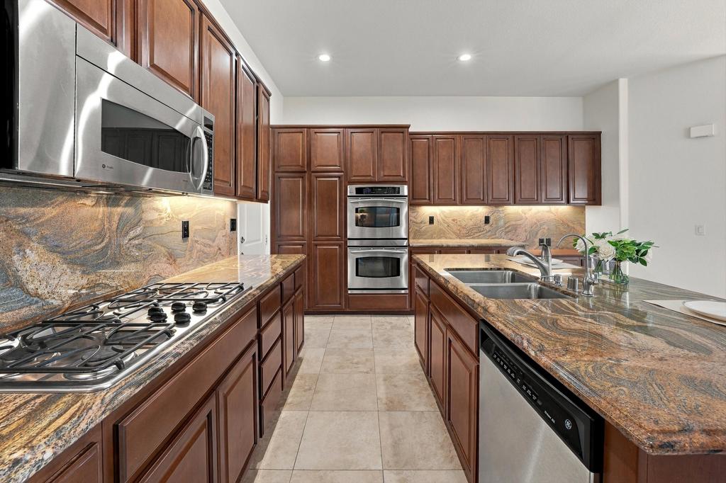 60463 White Sage Drive Property Photo 16