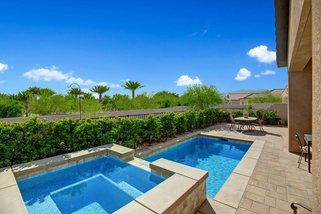 71 Syrah Property Photo 1