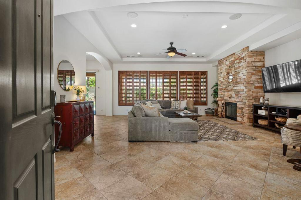48476 Big Horn Drive Property Photo 2