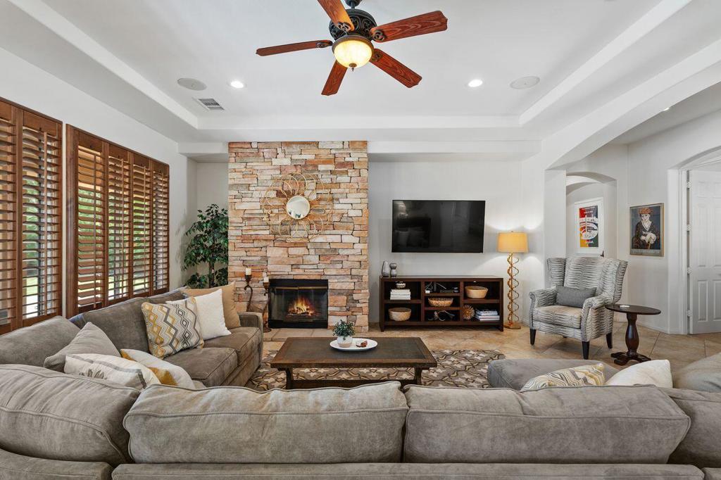 48476 Big Horn Drive Property Photo 4