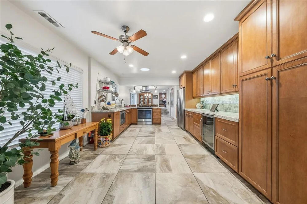 195 Knoll Road Property Photo 8