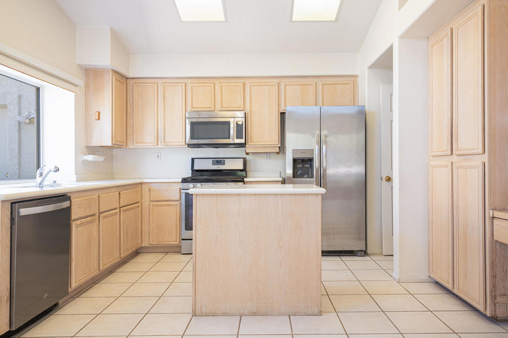 45215 Desert Air Street Property Photo 11
