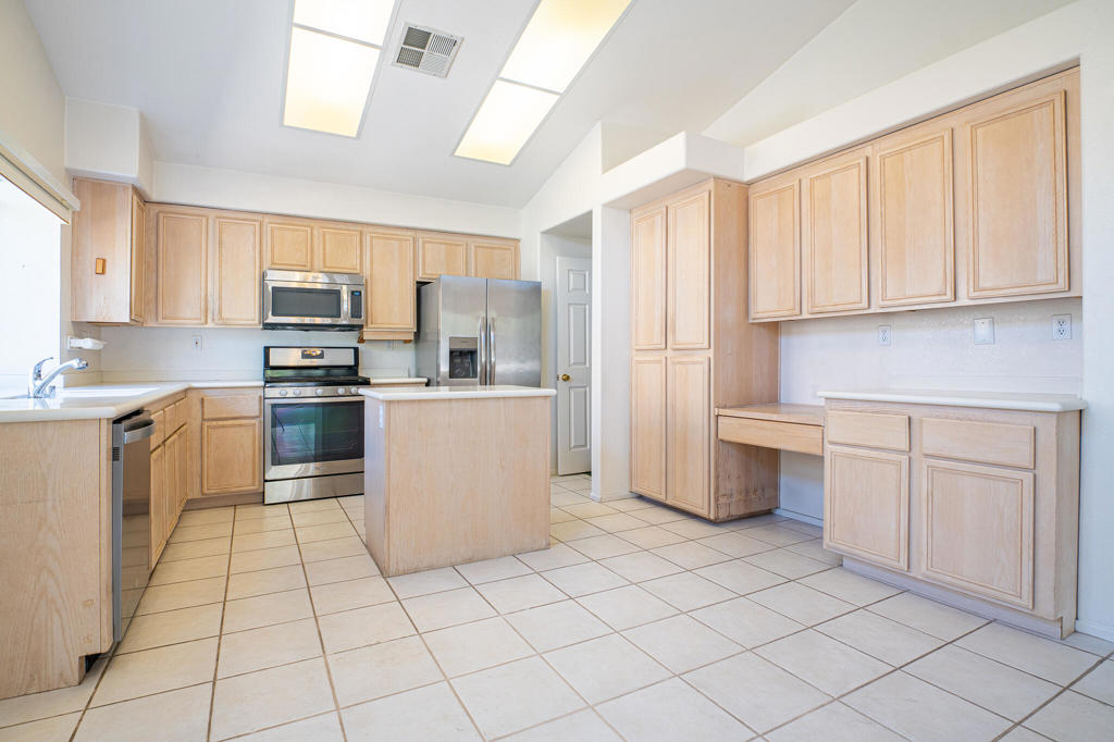 45215 Desert Air Street Property Photo 13