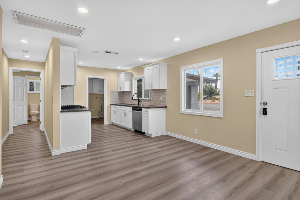 715 N Sunrise Way Property Photo 10