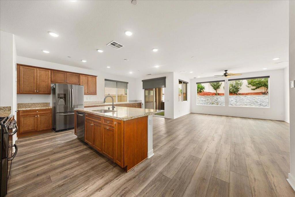 1530 Village Green Way Property Photo 2