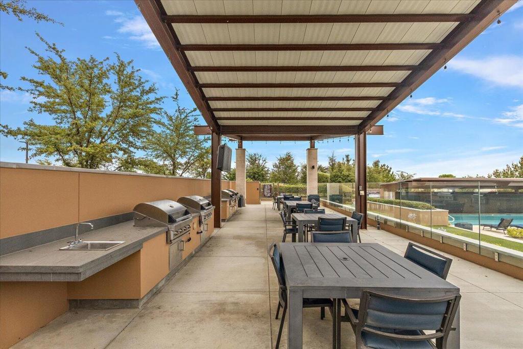 1530 Village Green Way Property Photo 31