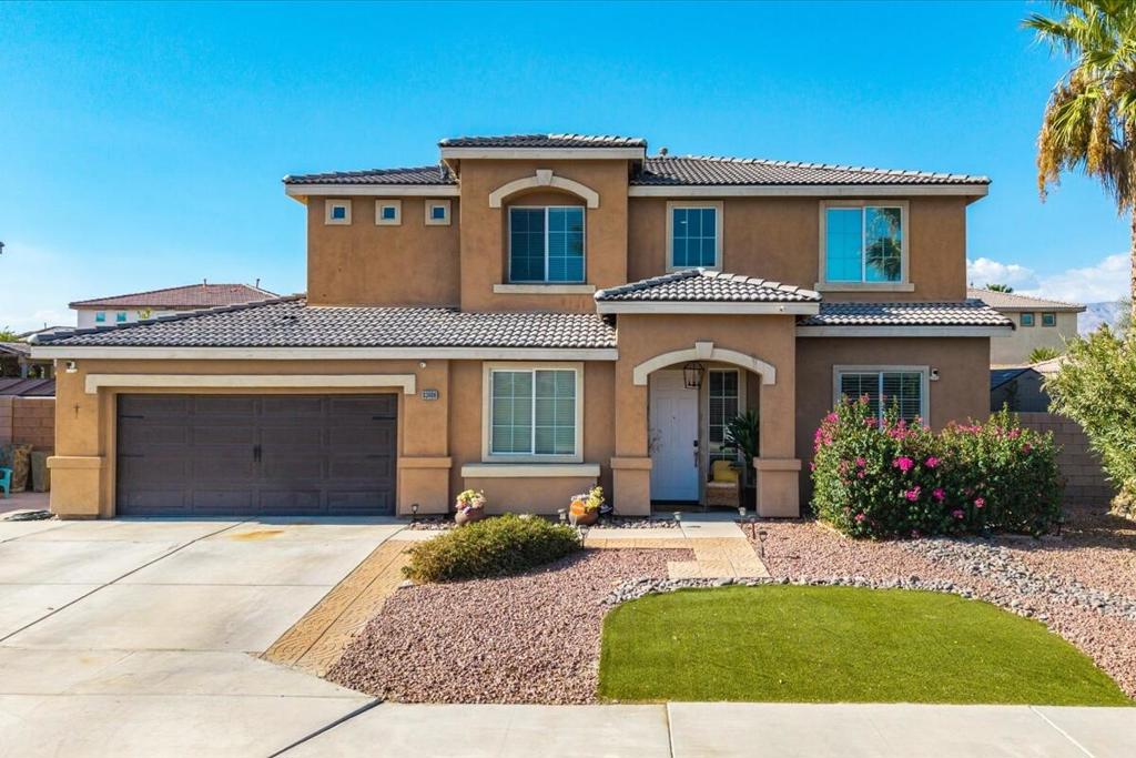 83806 Mojave Drive Property Photo 2