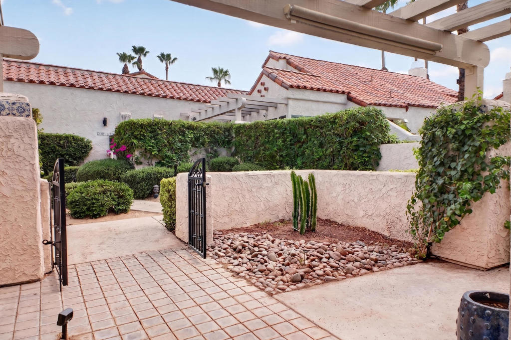 73472 Shadow Mountain Drive Property Photo 4