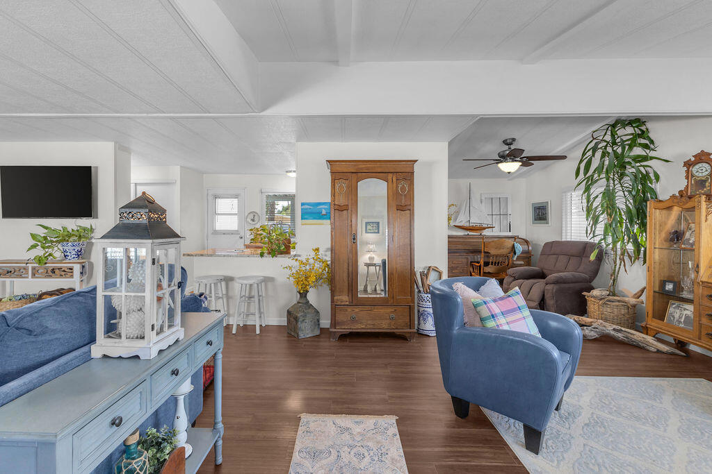 1251 Via Benicia Property Photo 6