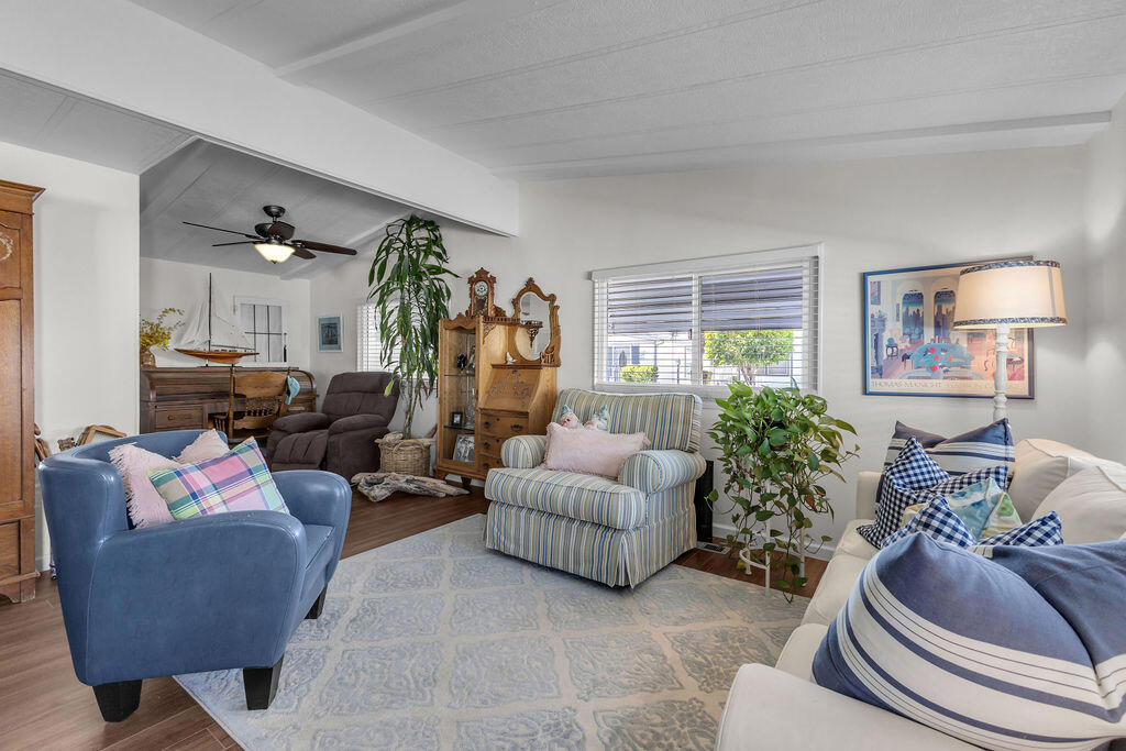 1251 Via Benicia Property Photo 7