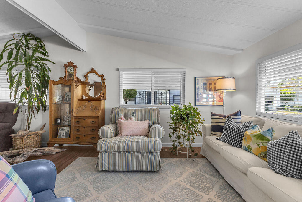 1251 Via Benicia Property Photo 8
