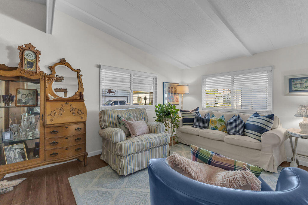 1251 Via Benicia Property Photo 9