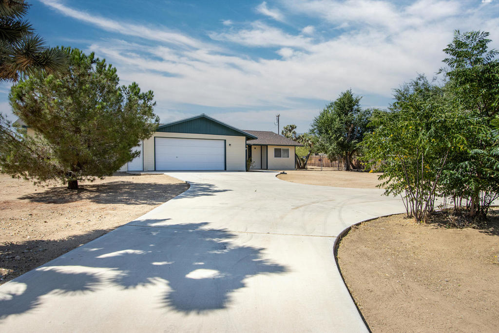 58391 Carlyle Drive Property Photo 3