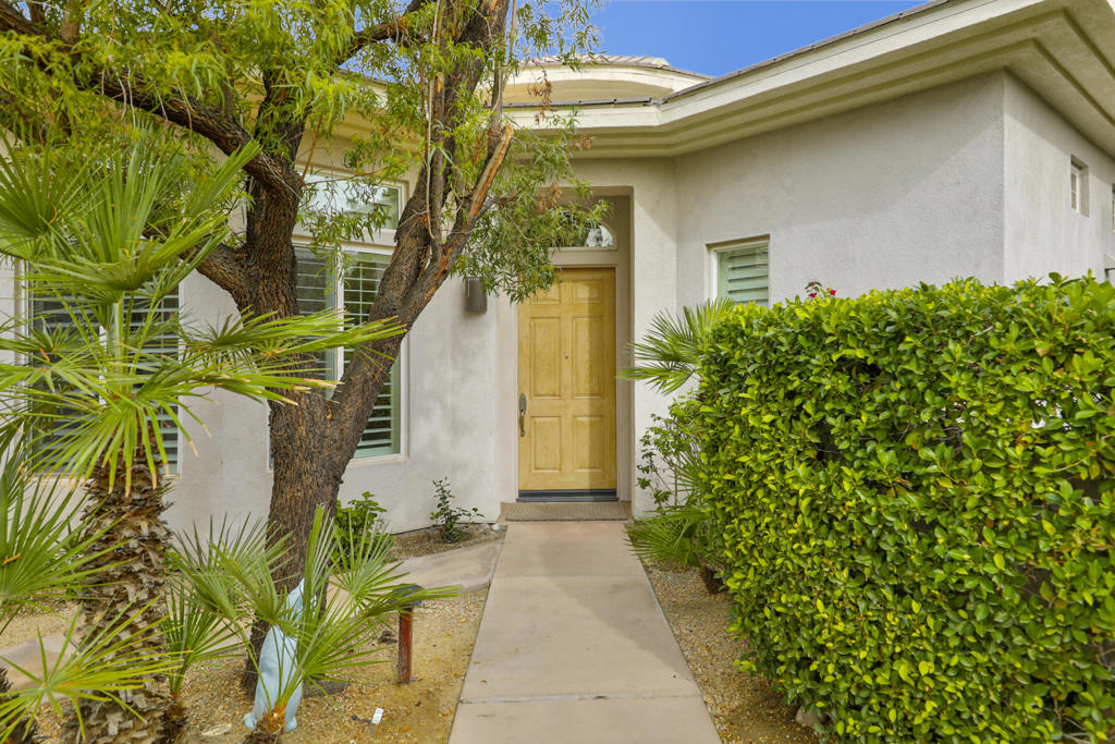 51350 Via Sorrento Property Photo 4