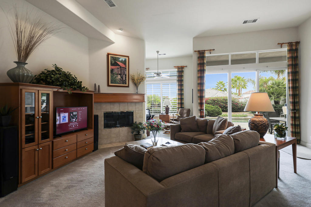 51350 Via Sorrento Property Photo 6