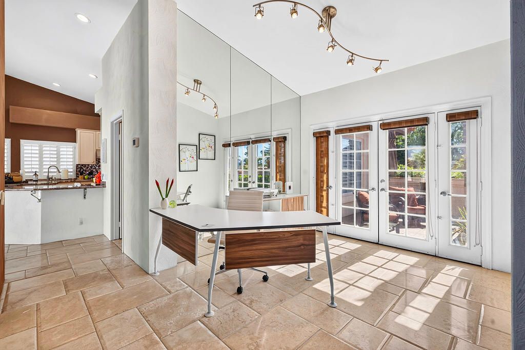 137 Courtside Drive Property Photo 4