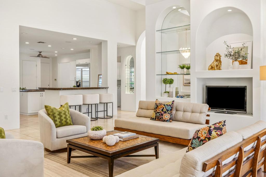 14 Collegiate Circle Property Photo 2