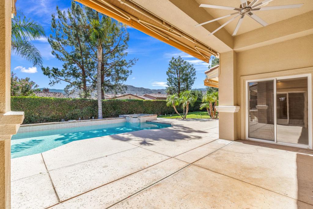14 Collegiate Circle Property Photo 7