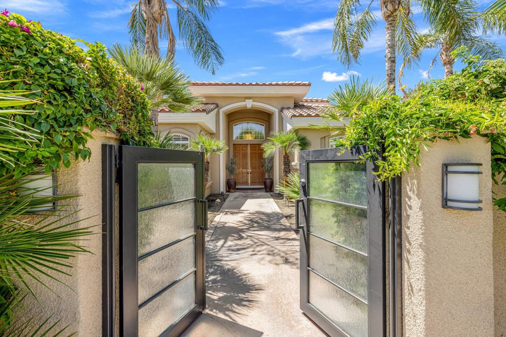 14 Collegiate Circle Property Photo 8
