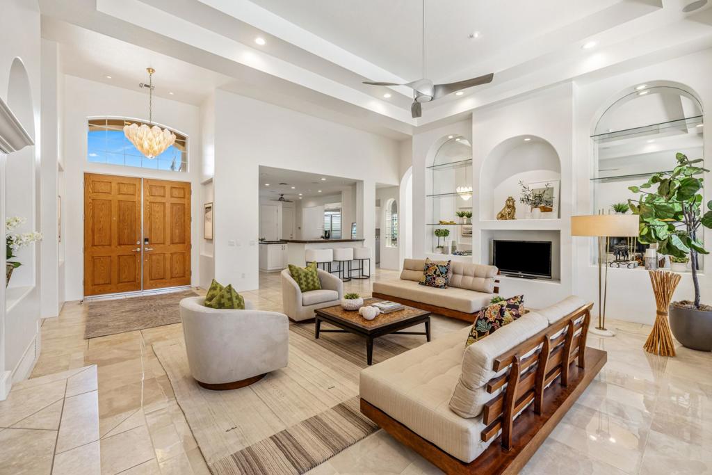 14 Collegiate Circle Property Photo 9