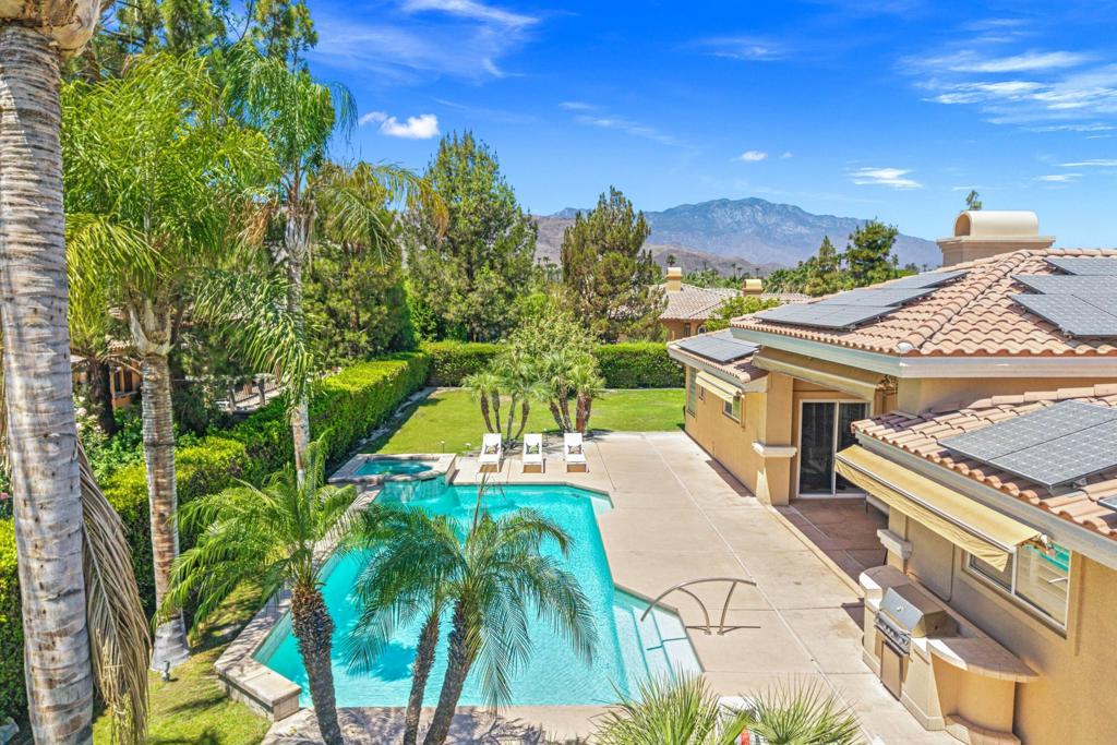 14 Collegiate Circle Property Photo 32