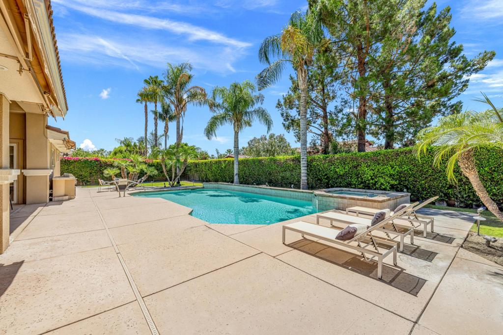 14 Collegiate Circle Property Photo 35
