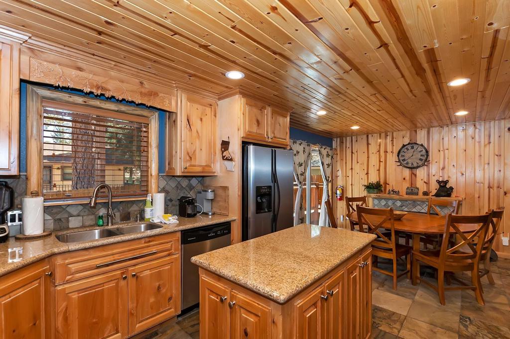 147 N Teakwood Drive Property Photo 8