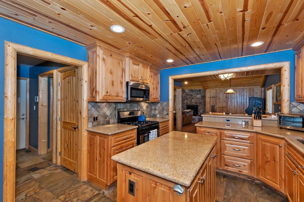 147 N Teakwood Drive Property Photo 9
