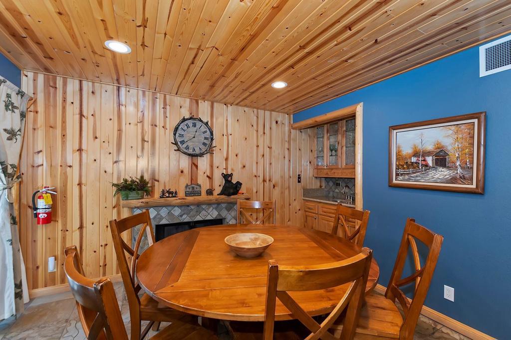 147 N Teakwood Drive Property Photo 12