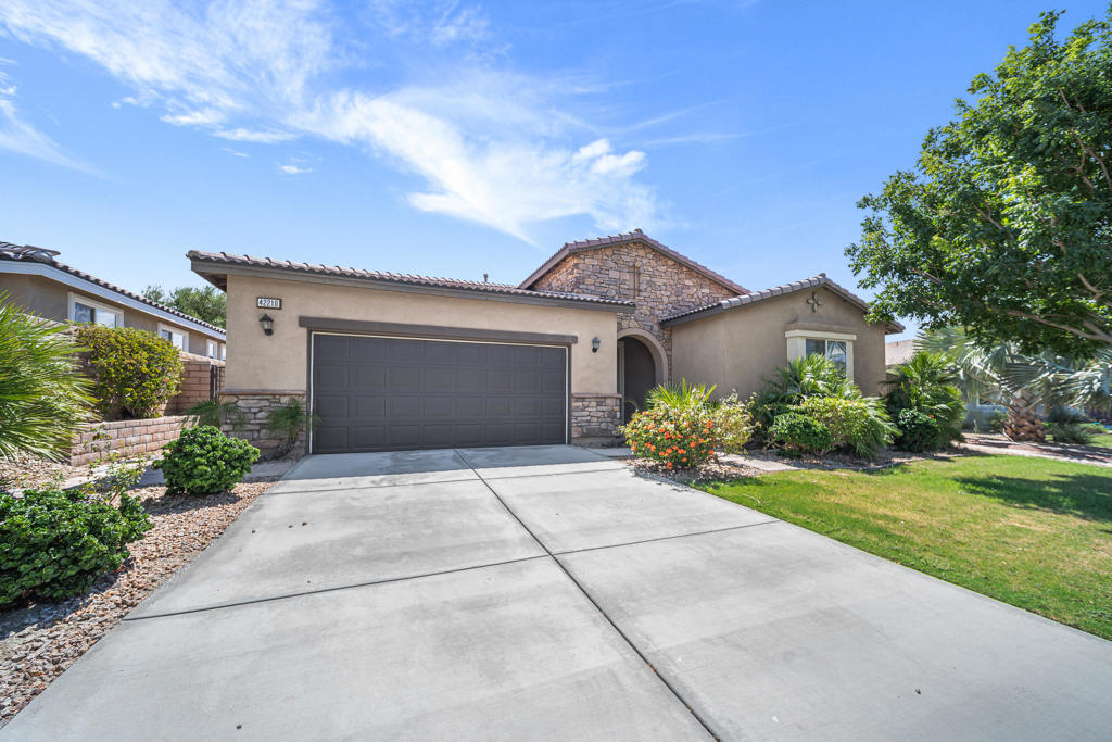 42210 Summit Way Property Photo 1