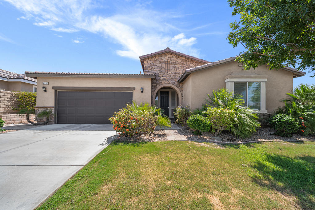 42210 Summit Way Property Photo 2