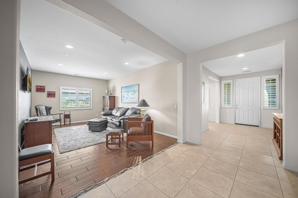 42210 Summit Way Property Photo 6