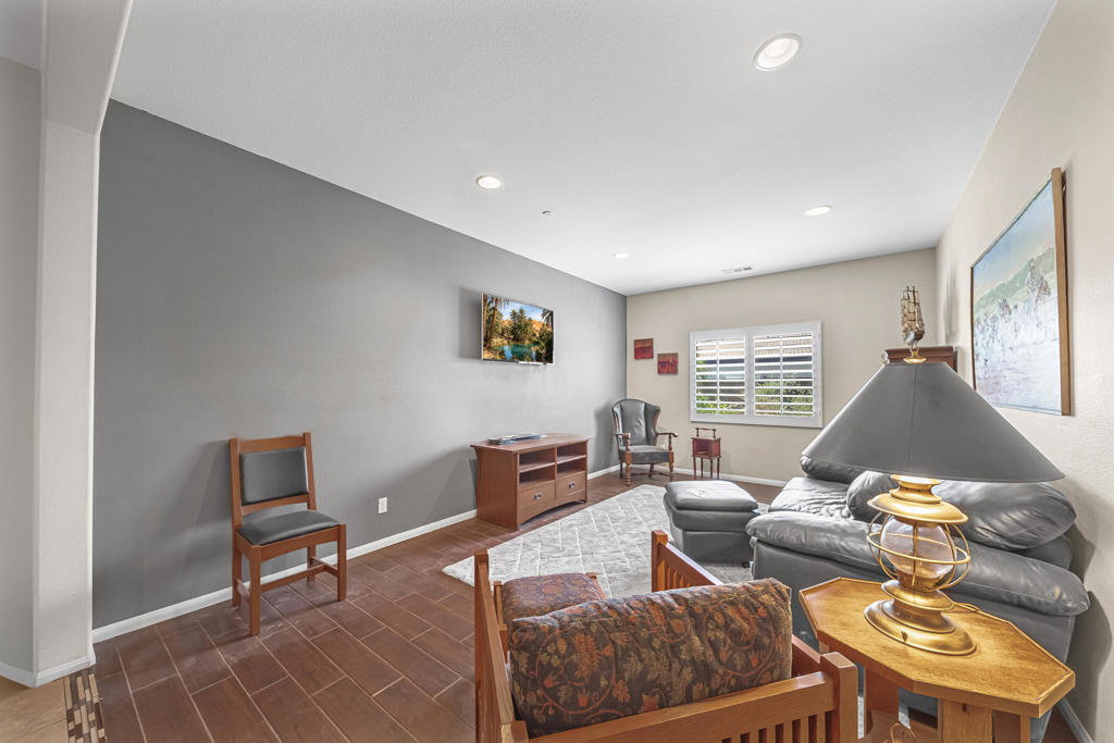 42210 Summit Way Property Photo 8